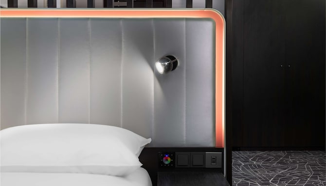 Park Inn by Radisson Jeddah Madinah Road - Mood lighting headboard
