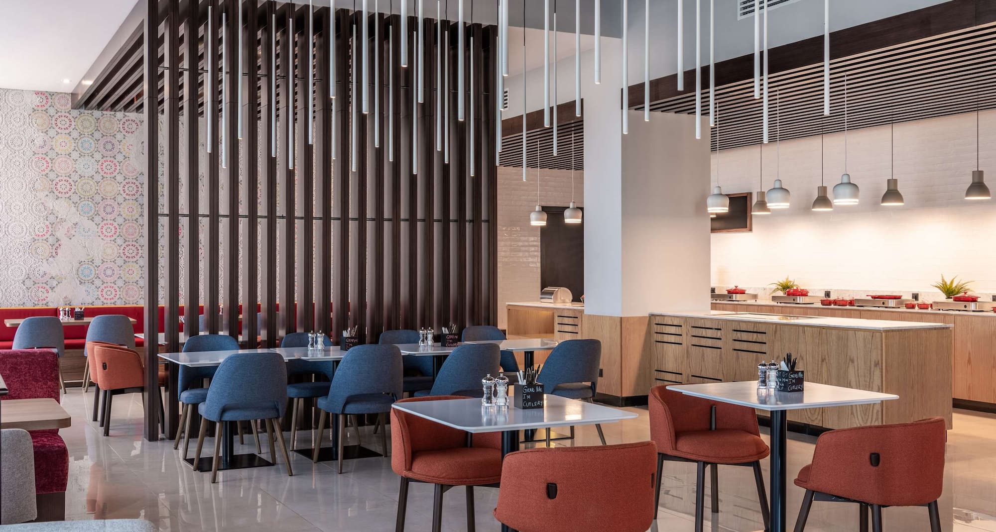 Park Inn by Radisson Jeddah Madinah Road - Live-inn casual dining space
