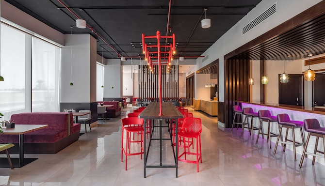 Park Inn by Radisson Jeddah Madinah Road - Live-inn casual dining space