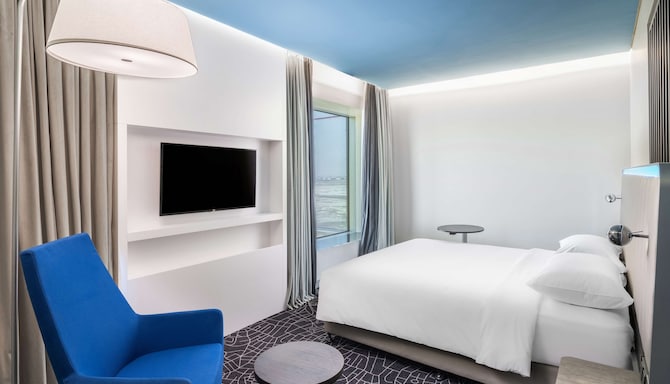 Park Inn by Radisson Jeddah Madinah Road - Junior Suite Bedroom