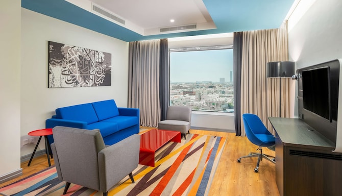 Park Inn by Radisson Jeddah Madinah Road - Suite Living Room