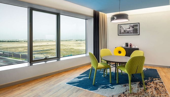 Park Inn by Radisson Jeddah Madinah Road - Suite Dining Area