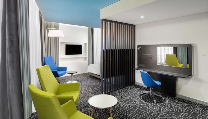 Park Inn by Radisson Jeddah Madinah Road - Junior Suite Living Room