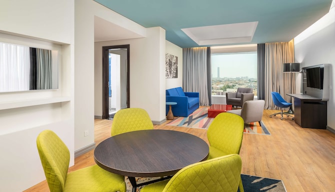 Park Inn by Radisson Jeddah Madinah Road - Suite - Living & Dining Area