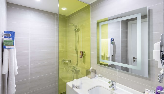Park Inn by Radisson Jubail Industrial City - Guest room bathroom