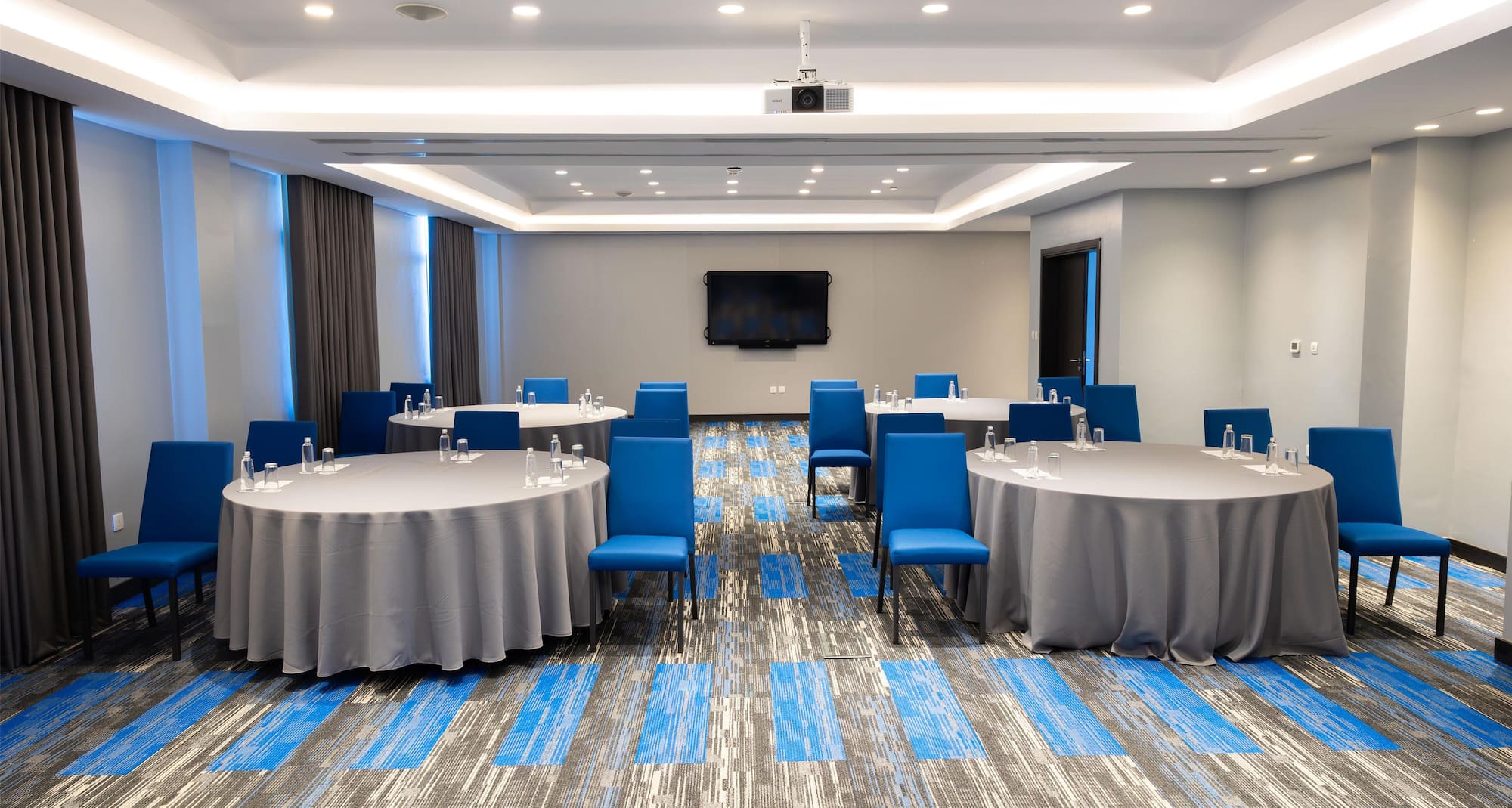 Park Inn by Radisson Jubail Industrial City - Rome Round Table