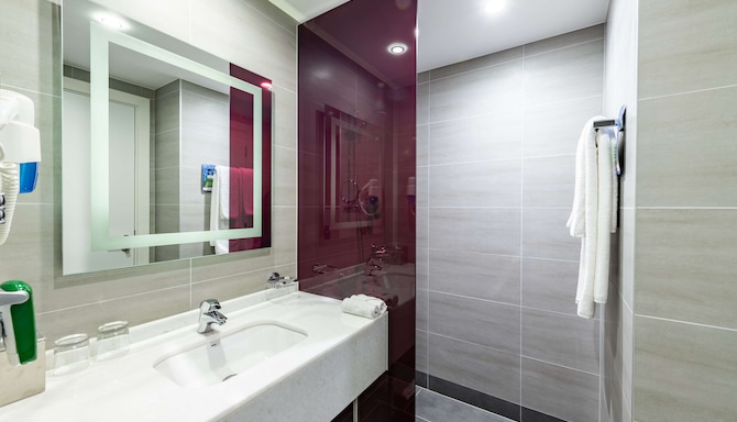 Park Inn by Radisson Jubail Industrial City - Guest room bathroom