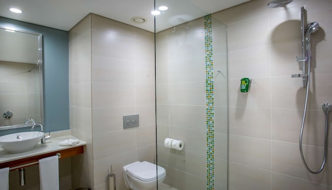 Park Inn by Radisson Kigali - Guest room bath