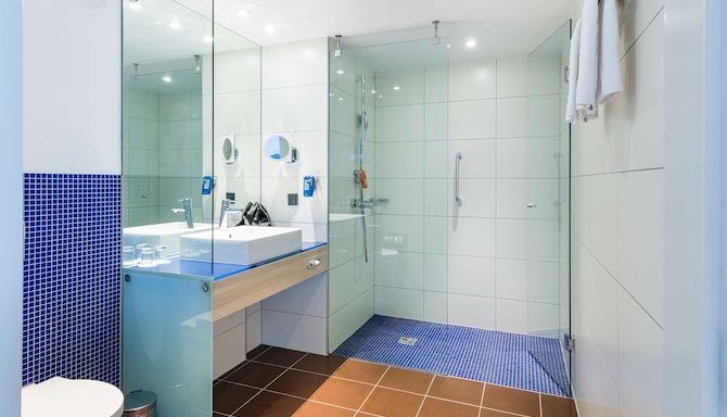 Park Inn by Radisson Krakow - Guest room bathroom