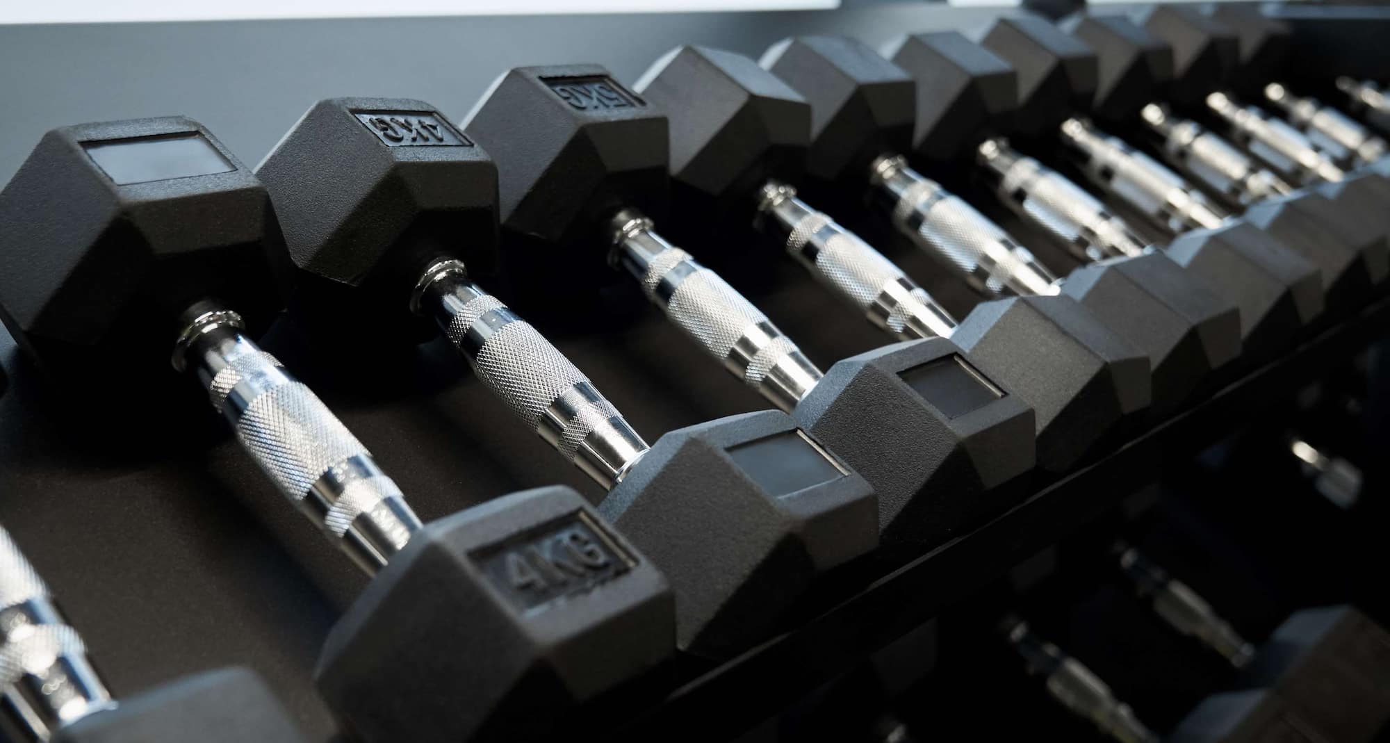 Park Inn by Radisson Kraków - black dumbbells with different weight