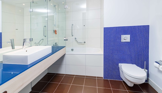 Park Inn by Radisson Krakow - Junior Suite bathroom