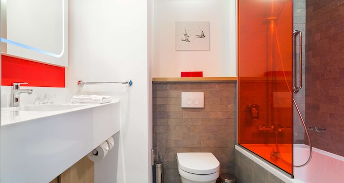 Park Inn by Radisson Kyiv Troyitska - Guest Bathroom