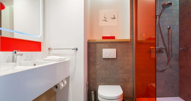 Park Inn by Radisson Kyiv Troyitska - Guest Room Bathroom