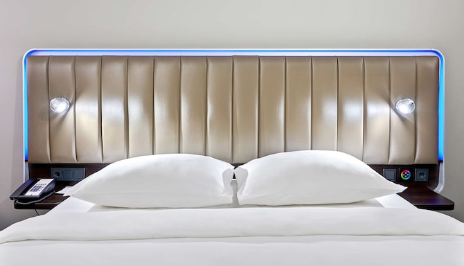Park Inn by Radisson Kyiv Troyitska - Guest room