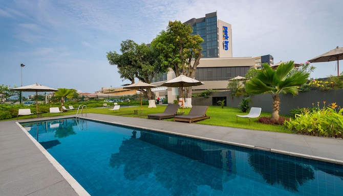 Park Inn by Radisson Libreville - Pool
