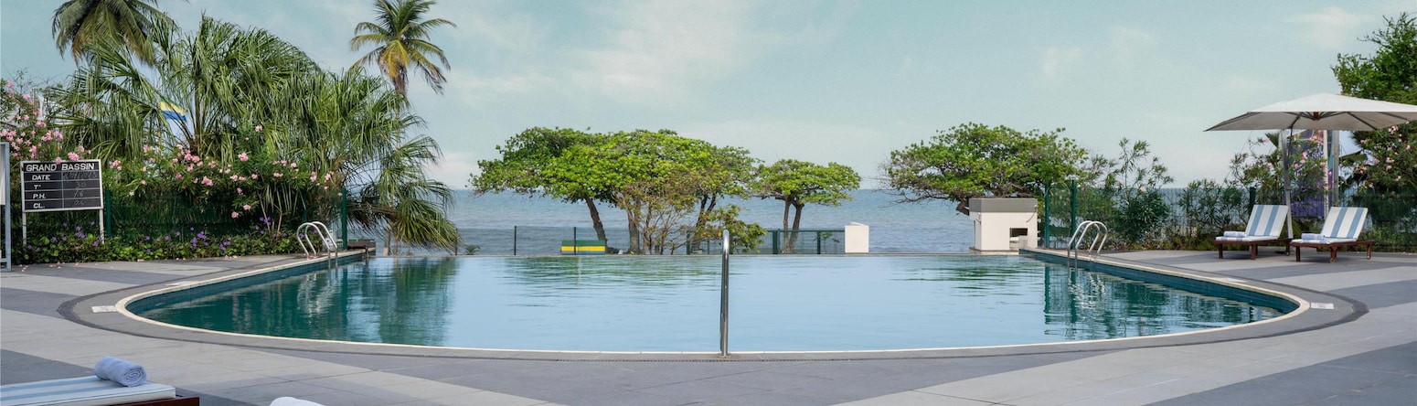 Park Inn by Radisson Libreville - Outdoor Pool