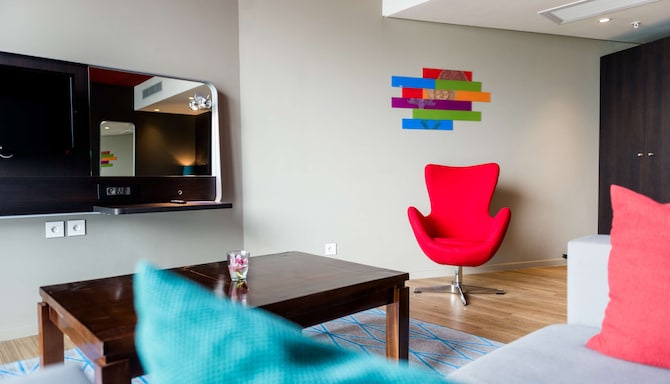 Park Inn by Radisson Libreville - Suite living room