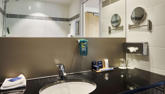 Park Inn By Radisson Liege Airport - Salle de bain de la chambre