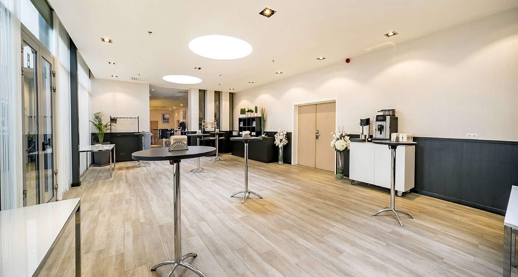Park Inn By Radisson Liege Airport - Hall to meeting rooms