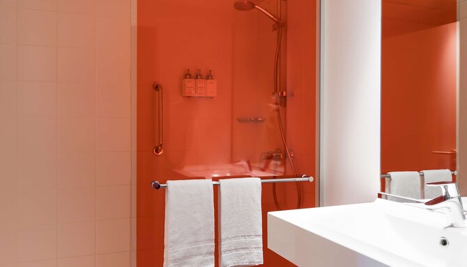 Park Inn by Radisson Lille Grand Stade - Guest room bathroom