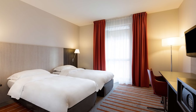 Park Inn by Radisson Lille Grand Stade - Standard Room twin beds