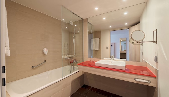 Park Inn by Radisson Linz - Badezimmer eines Gästezimmers