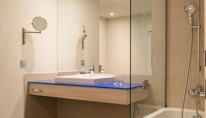 Park Inn by Radisson Linz - Badezimmer eines Gästezimmers