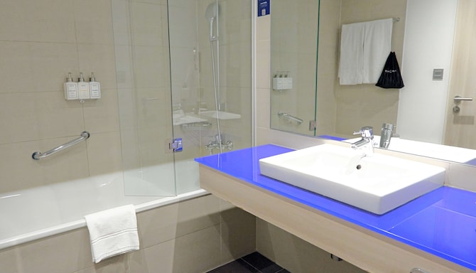 Park Inn by Radisson Linz - Badezimmer Standard Zimmer