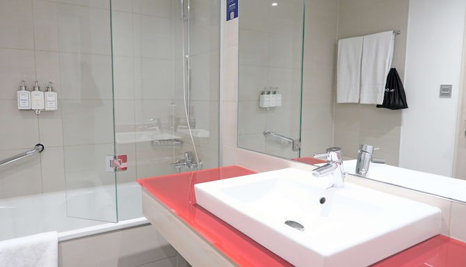 Park Inn by Radisson Linz - Badezimmer Standard Zimmer