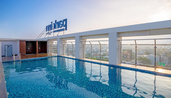 Park Inn by Radisson Lucknow Vikas Nagar - Swimming pool