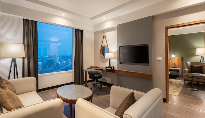 Park Inn by Radisson Lucknow Vikas Nagar - Executive Suite Living Room
