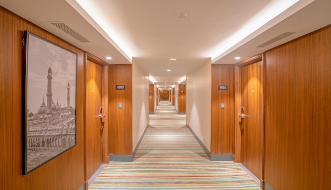Park Inn by Radisson Lucknow Vikas Nagar - Guest Rooms Corridor