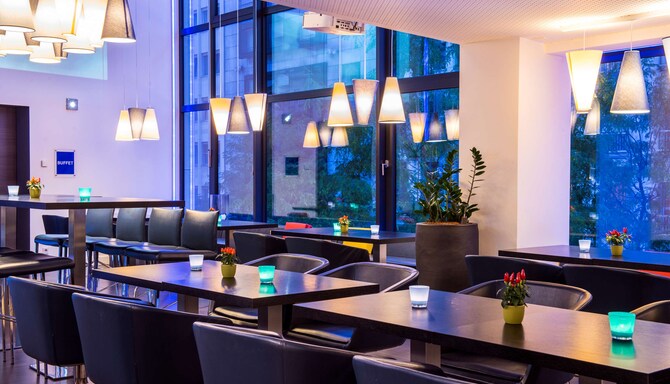 Park Inn by Radisson Luxembourg City - DUE Bar
