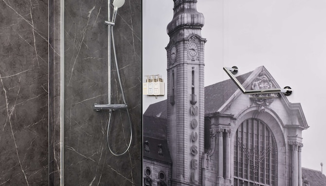 Park Inn by Radisson Luxembourg City - Superior Room bathroom