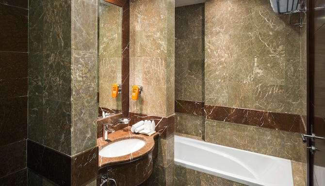 Park Inn by Radisson Makkah Al Naseem -  Guest Room Bath