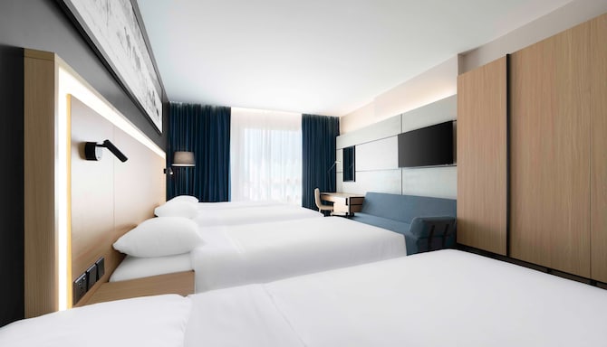 Park Inn by Radisson Makkah Thakher Algharbi - Superior Quad Room