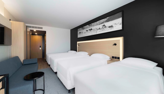Park Inn by Radisson Makkah Thakher Algharbi - Superior Quad Room