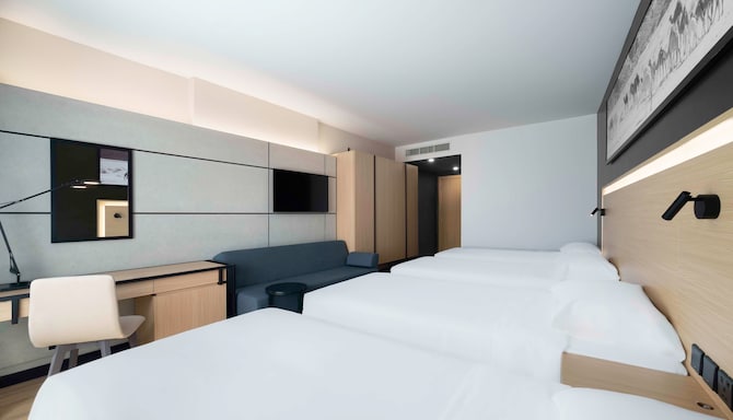 Park Inn by Radisson Makkah Thakher Algharbi - Superior Quad Room