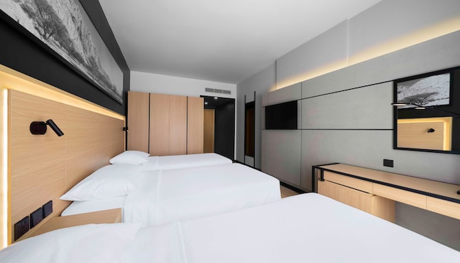 Park Inn by Radisson Makkah Thakher Algharbi - Superior Triple Room