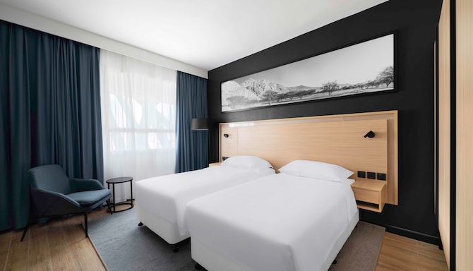 Park Inn by Radisson Makkah Thakher Alsharqi - Standard Room with twin beds