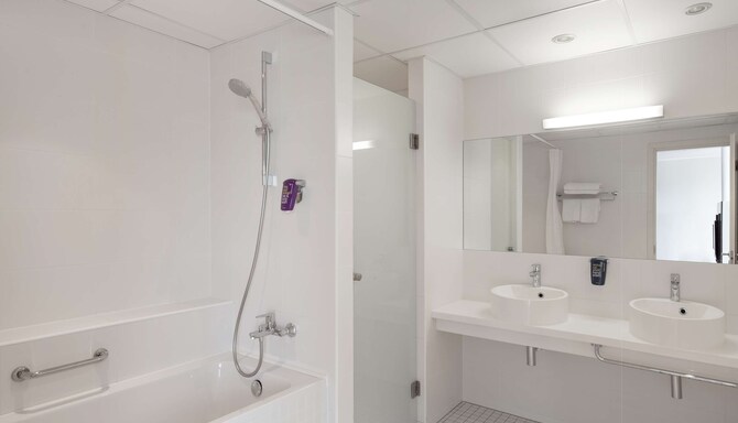 Park Inn by Radisson Meriton Conference & Spa Hotel Tallinn (Estonia) - Junior Suite Bathroom