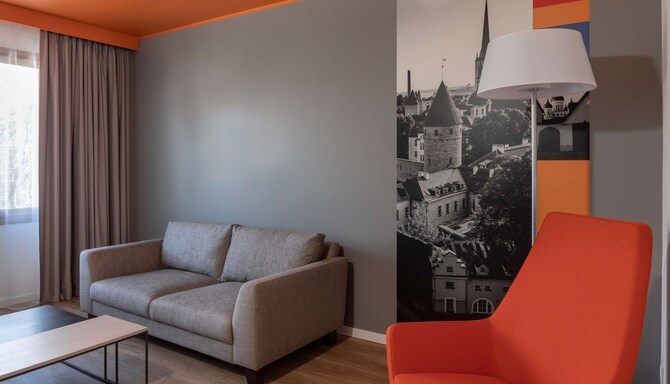 Park Inn by Radisson Meriton Conference & Spa Hotel Tallinn (Estland) - TLLPM vardagsrum i svit