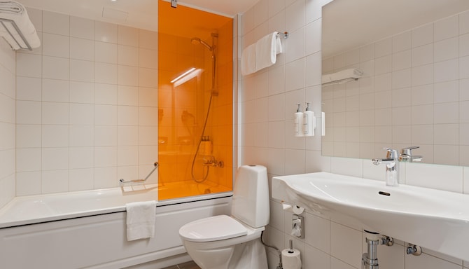 Park Inn by Radisson Meriton Conference & Spa Hotel Tallinn - Huoneen kylpyamme