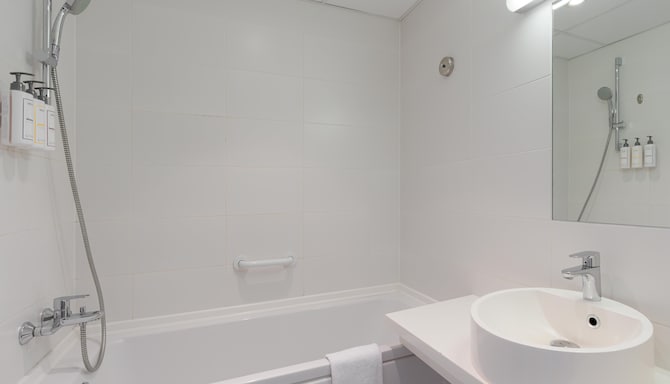 Park Inn by Radisson Meriton Conference & Spa Hotel Tallinn - Huoneen kylpyamme