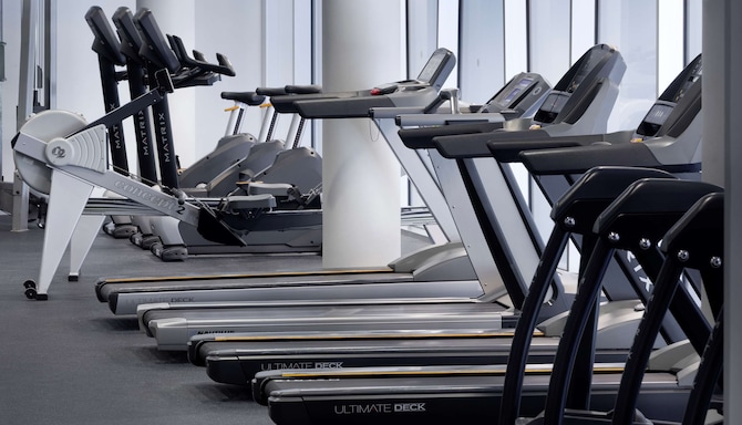 Park Inn by Radisson Meriton Conference and Spa Hotel Tallinn (Estonia) - Gym treadmills