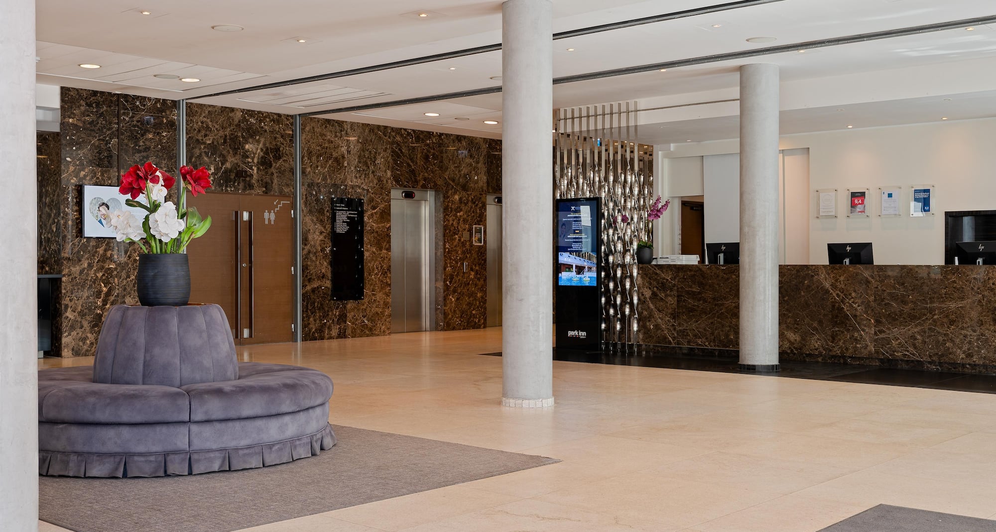 Park Inn by Radisson Meriton Conference & Spa Hotel Tallinn - Лобби