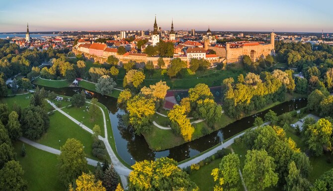 Park Inn by Radisson Meriton Conference and Spa Hotel Tallinn (Estonia) - Aerial view of Tallinn Old Town