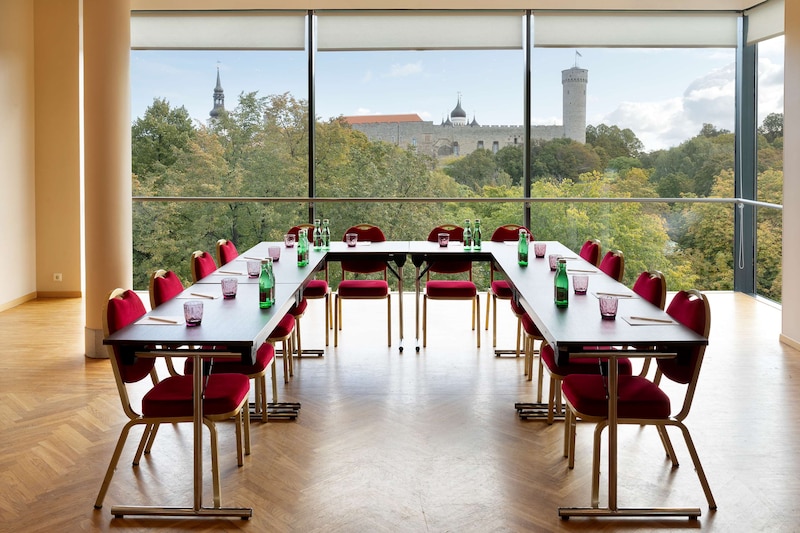 Park Inn by Radisson Meriton Conference and Spa Hotel Tallinn (Estonia) - Grand Panorama U-shape setup with view