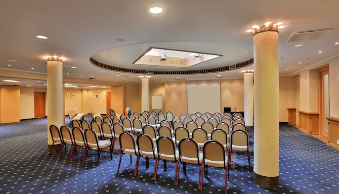 Park Inn by Radisson Meriton Conference and Spa Hotel Tallinn (Estonia) - C.R.Jakobson hall - Theater style
