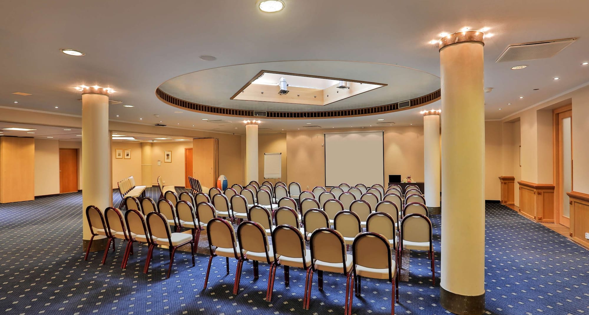 Park Inn by Radisson Meriton Conference & Spa Hotel Tallinn (Estonia) - зал C.R.Jakobson - театральная рассадка